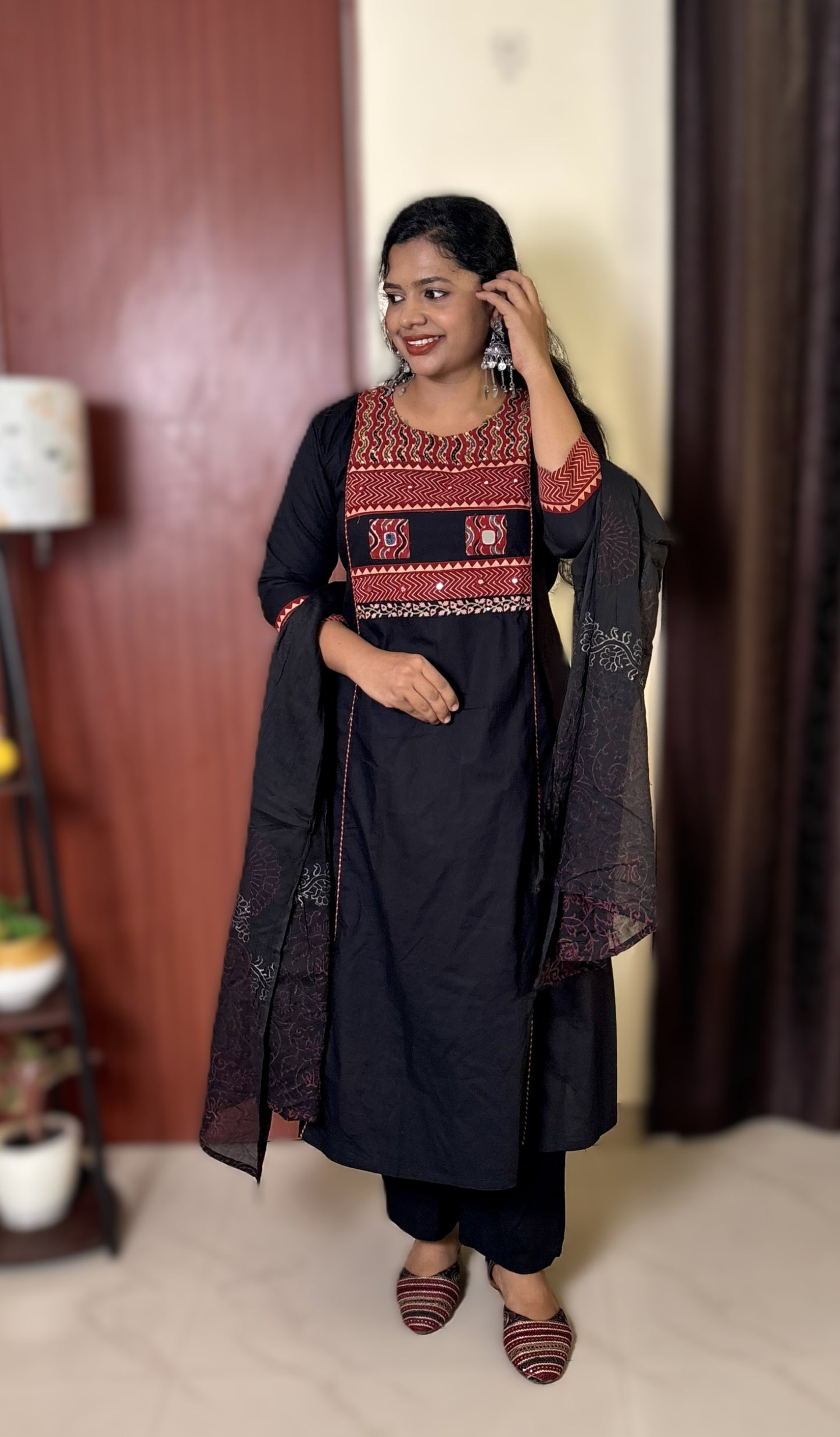 Yashika ( Black)